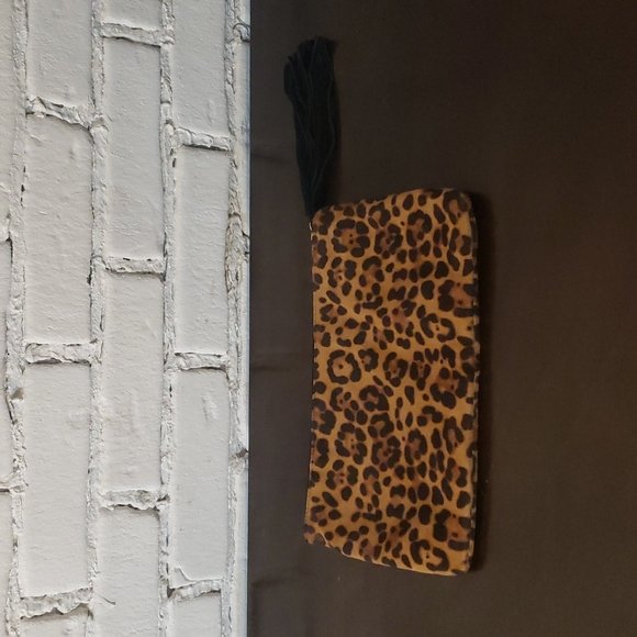 bebe lovely leopard-print clutch suede finish with tassle  NWOT - Picture 2 of 5